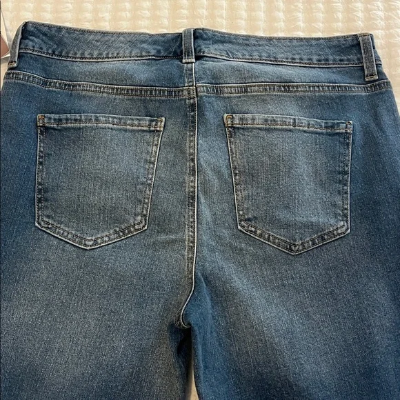 Women’s NWT Sophia Vergar straight, looser fit cuffed Jeans Size 12 - Picture 6 of 8